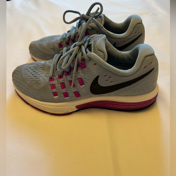 Nike Women Running Shoes - Picture 4 of 9